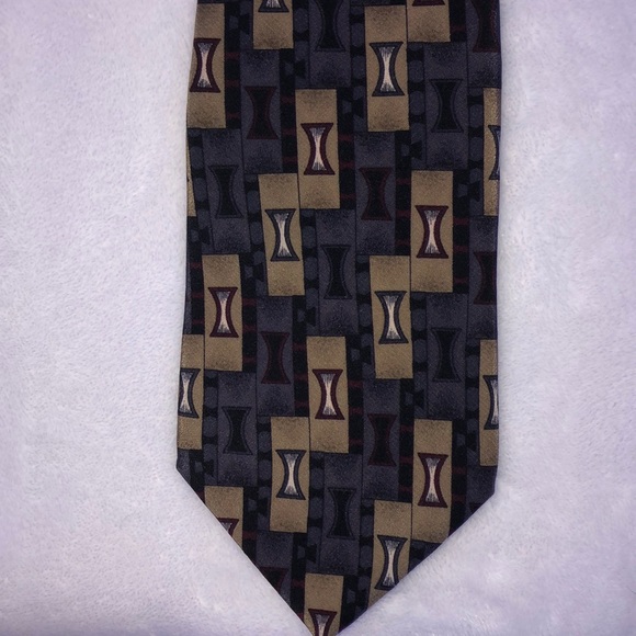 Neck tie - Picture 1 of 3